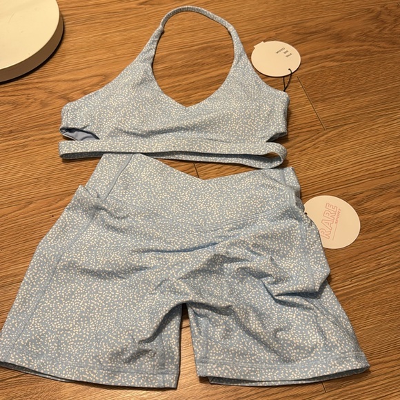 Rare collective speckled blue size medium halter sports bra and shorts set - Picture 3 of 7